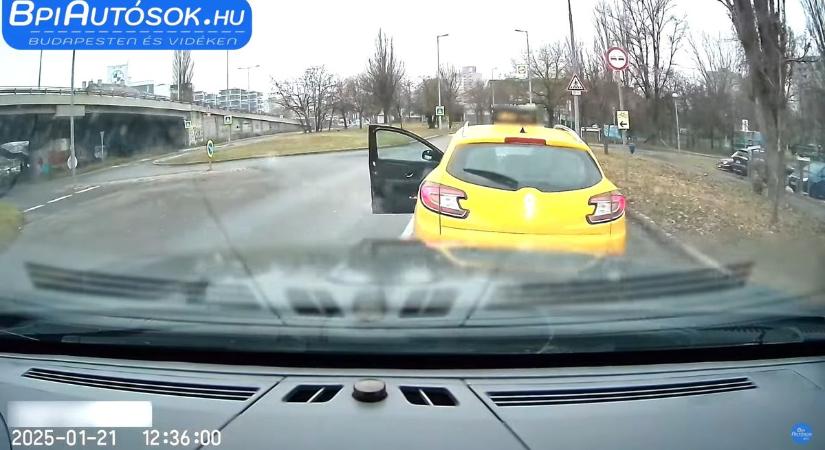 Vörös köd szállt a taxis agyára, egy másik autósra támadt  videó