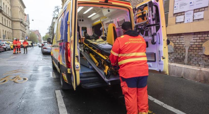 A mentők a lakosság segítségét kérik, hogy Budapestre rendelt kollégáik a 16 órás műszak alatt meleg ételhez juthassanak