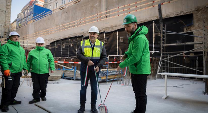 Időkapszulát helyeztek el az Agrárminisztérium megújuló, Kossuth téri épületében