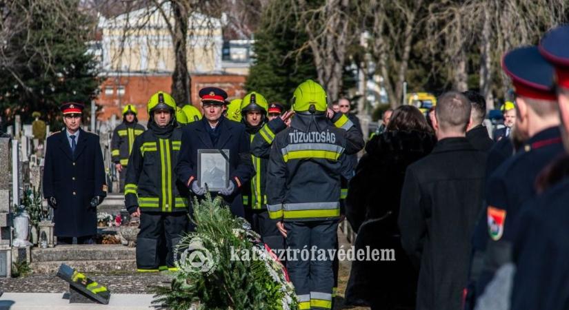 Végső nyugalomra helyezték Mácsai Antalt (galéria)