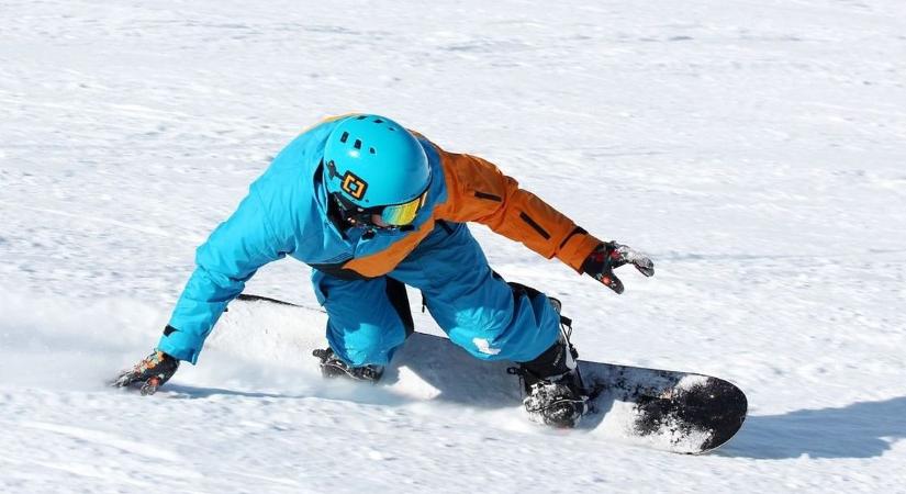 Síbaleset Ausztriában: Elhagyta a helyszínt a balesetet okozó snowboardos