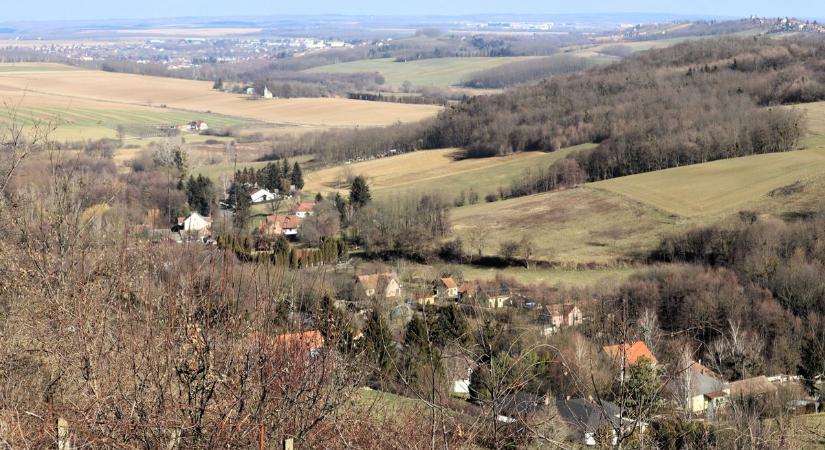 Se iskolájuk, se óvodájuk, se orvosuk, se boltjuk, de vannak értékes és érdekes beköltözőik