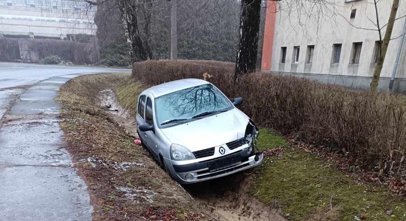 Ittasan vezette autóját, letarolt egy tűzcsapot Nagykanizsán