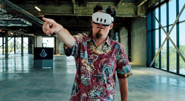 Palmer Luckey cége veszi át az amerikai hadsereg AR headsetjeinek gyártását a Microsofttól