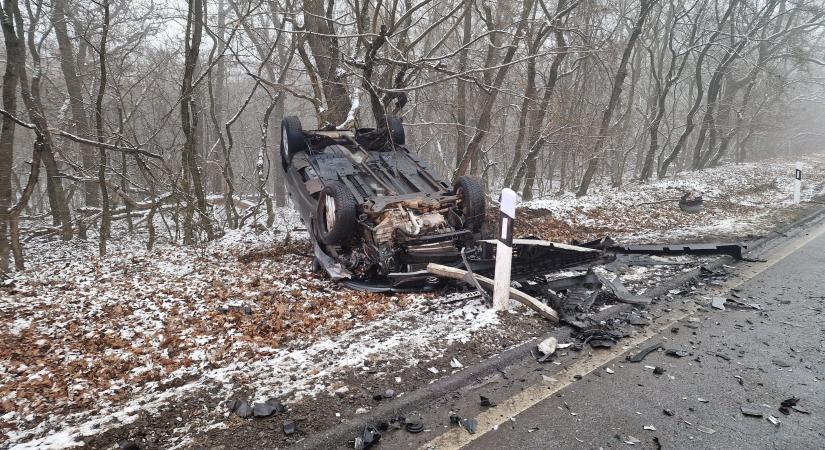 Két autó ütközött össze Kerecsend és Eger között a 25-ös főúton