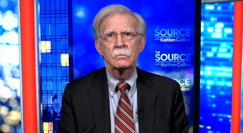 John Bolton: Trump gyakorlatilag megadta magát Putyinnak