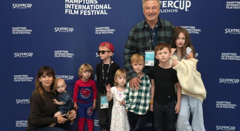 Alec Baldwin nem bánná, ha tovább bővülne a családjuk, felesége azonban azt mondja, „nagyon elfáradt a teste”