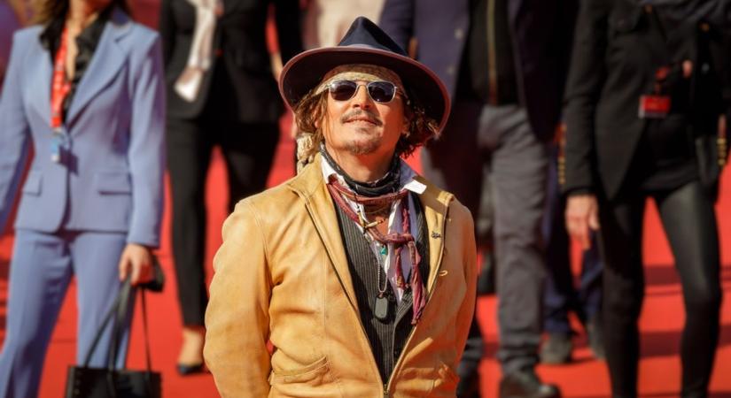 Komoly ígéretet tett Johnny Depp a Jászai Mari-díjas színésznőnek