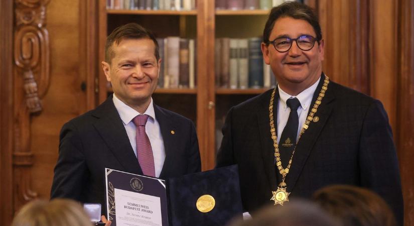 Krausz Ferenc Nobel-díjas fizikus kapta a Semmelweis Award elismerést