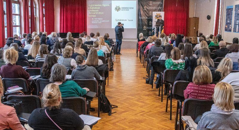 Fókuszban a hagyományok a böszörményi konferencián