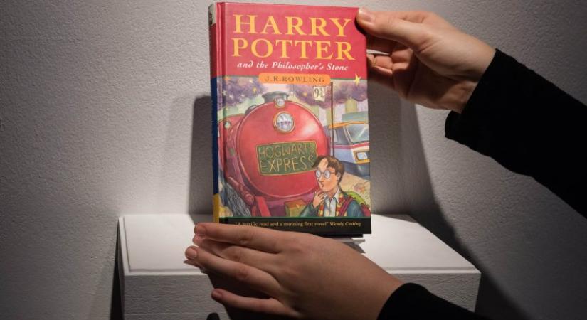 Tízmillióért kelt el a Harry Potter kikukázott kötete