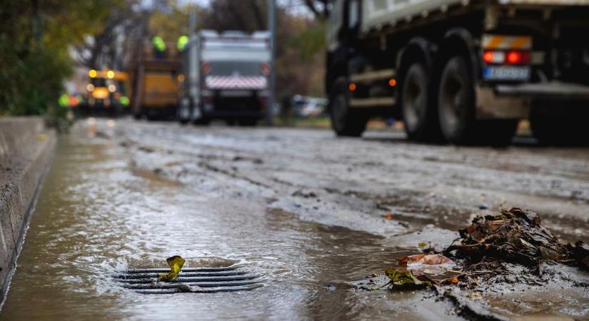 Csőtörés Egerben! Ekkora a baj a 25-ös főúton