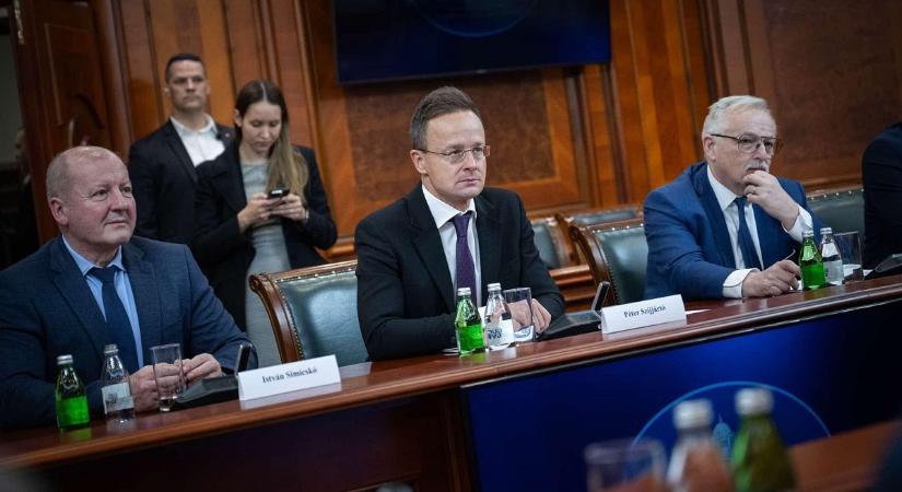 Szijjártó Péter: új kőolajvezetéket épít Magyarország és Szerbia