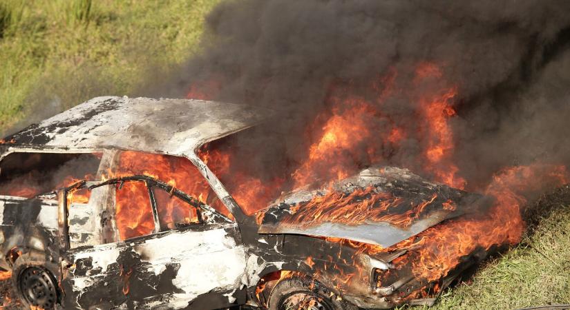 Különös szilveszter: öt éve nem gyújtottak fel ilyen kevés autót Franciaországban