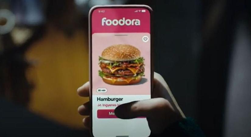 Csőbe húzta az embereket a Foodora, arcpirító bírságot kapott az ételkiszállító cég