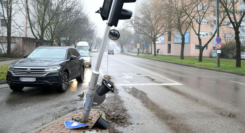 Nagy pusztítást végeztek reggel a szolnoki sofőrök, így néz ki utánuk a város – videóval, galériával