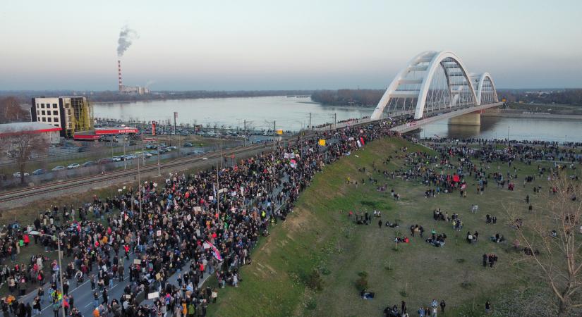 Egyre nyíltabban fordul szembe a hatalommal a szerb állami média