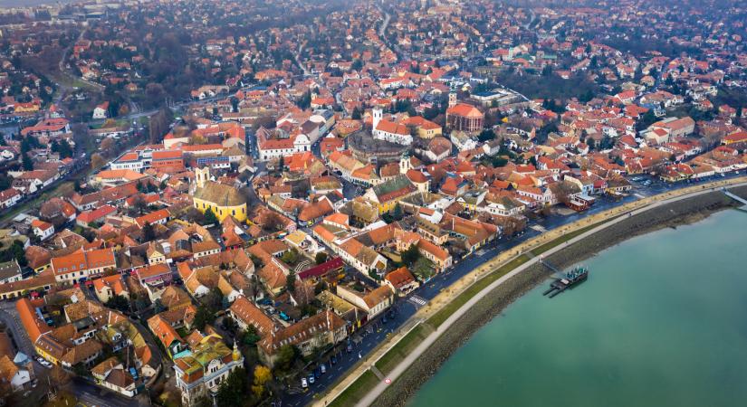 Nagy torlódás, leállt az átmentő forgalom Szentendrén