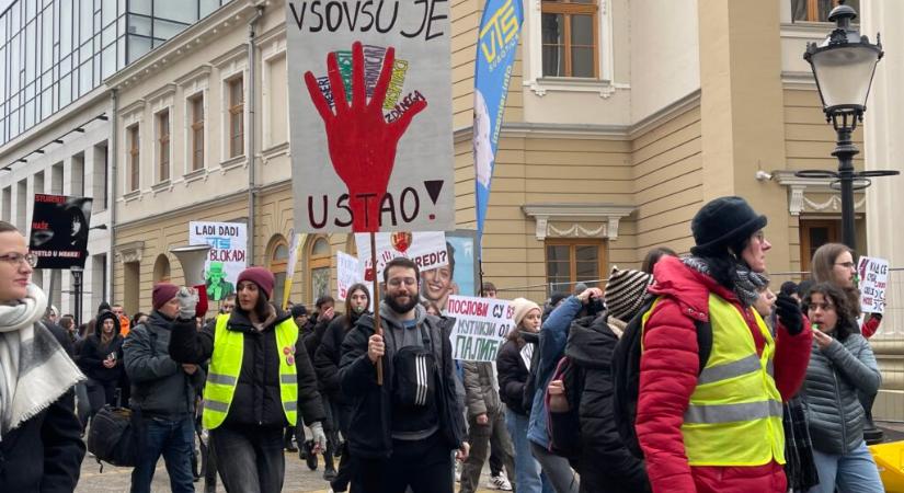 „Álljanak meg, hogy végre elindulhassunk”