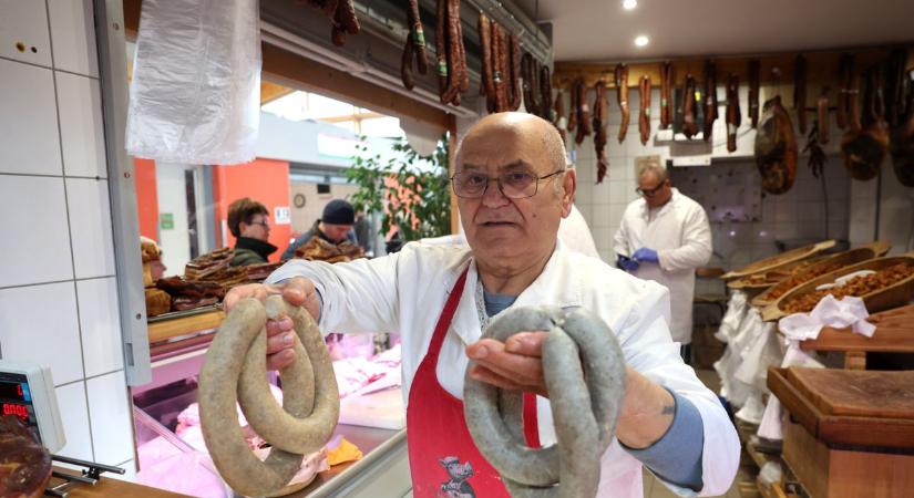 Piaci körkép: Mandarinhalmok között kutattunk házi májas után