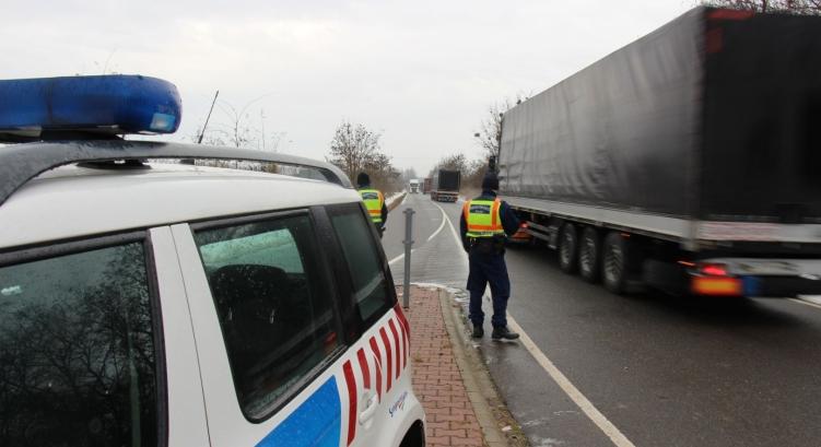 Kamionokat és buszokat fognak ellenőrizni jövő héten