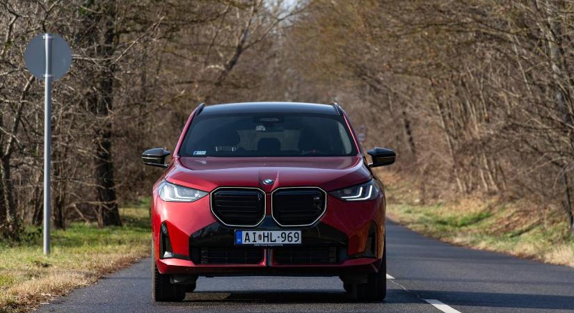 Kék villogó kellett volna ehhez a melóhoz - Teszt: BMW X3 M50 xDrive - 2025.