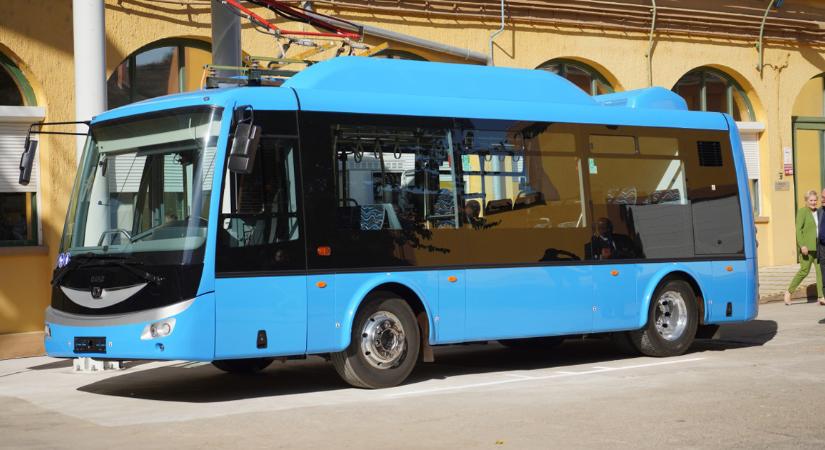 Újabb elektromos busztípust tesztel a MÁV