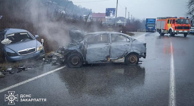 Frontálisan ütközött két gépkocsi a Beregszászi járásban