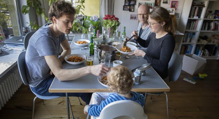 A mamahotelért mindenki nagy árat fizet, pedig a spórolásra lett kitalálva