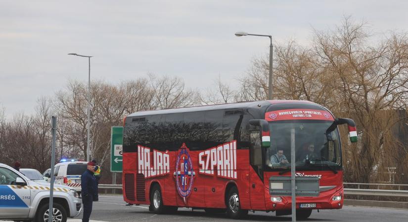 Megérkeztek a Szpari szurkolói Miskolcra (fotók)