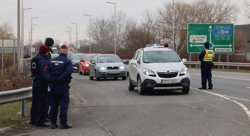 Hatalmas rendőri készültség, így érkeztek a Nyíregyháza szurkolók Miskolcra – fotók, videó!