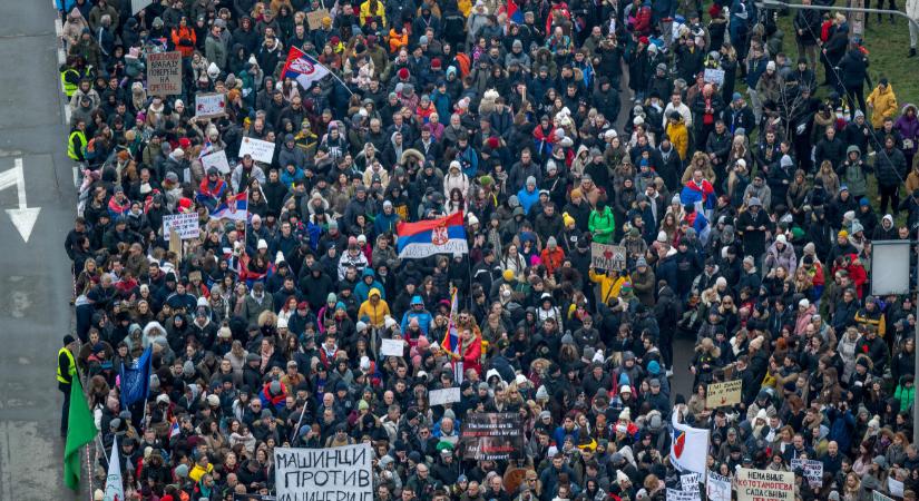 Újabb tömegtüntetést tartanak Szerbiában Vučić ellen