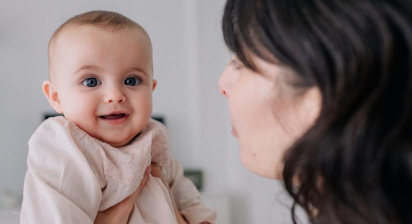 Ezért változhat meg a babák szemszíne