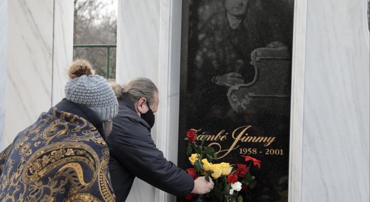 Húsz éve sírnak Zámbó Jimmy sírjánál január másodikán