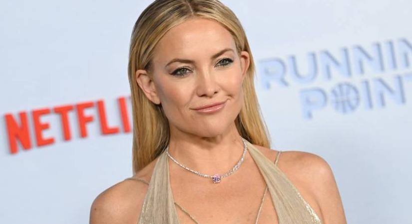 A 45 éves Kate Hudson merészen kivágott estélyiben lopta el a show-t: vőlegénye oldalán combjait is megvillantotta