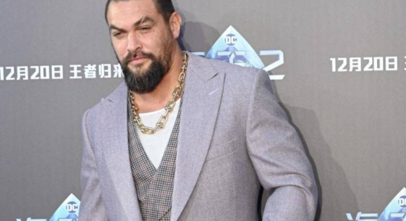 Új barátnőjével vonult Jason Momoa a vörös szőnyegen: ez a hölgy csavarta el a színész fejét