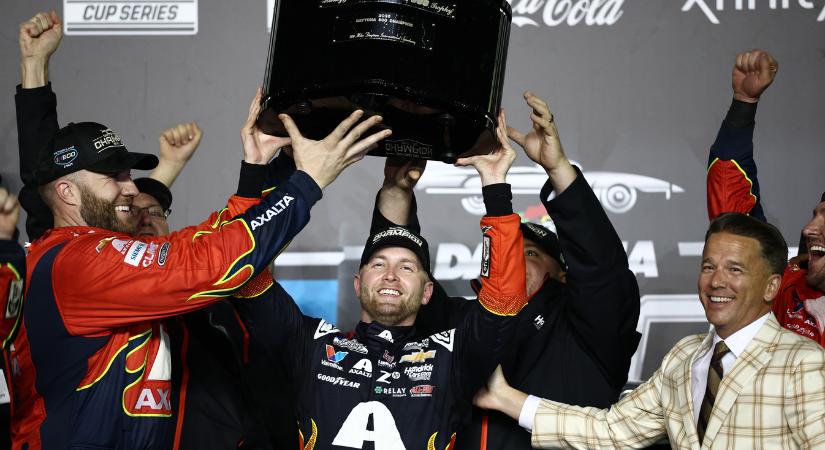 NASCAR: Óriási balesetek után William Byron ölébe hullott a Daytona 500 győzelme