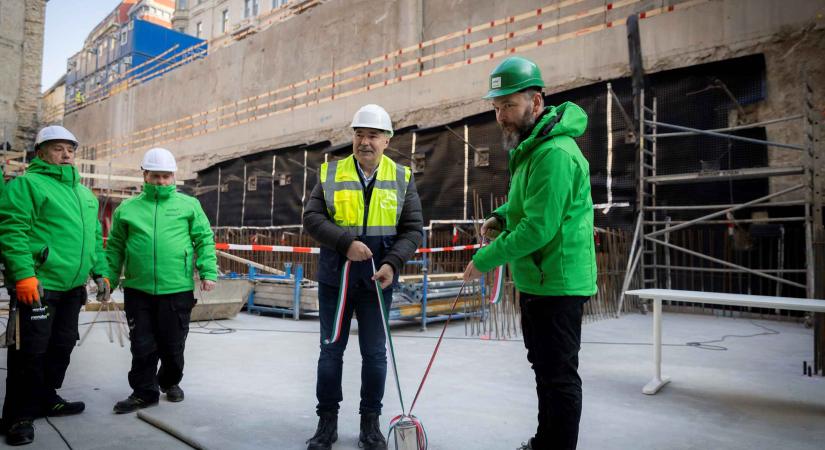 Időkapszulát helyeztek el az Agrárminisztérium megújuló, Kossuth téri épületében