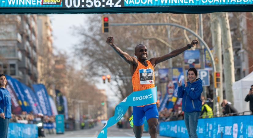 Elképesztő világcsúcsot teljesített félmaratonon egy ugandai futó