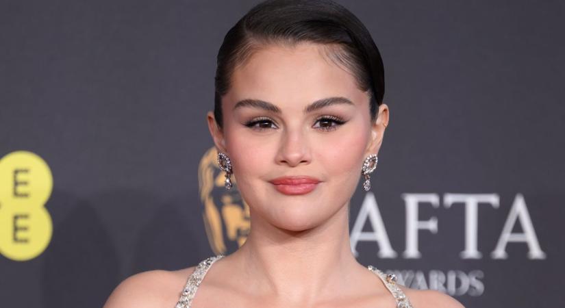 Selena Gomez a megszokottnál is dögösebb volt a BAFTA vörös szőnyegén