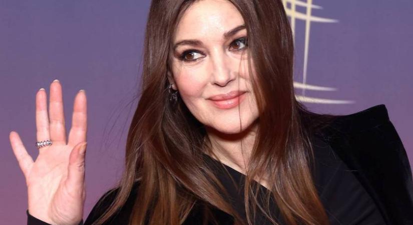 A 60 éves Monica Bellucci áttetsző csipkeruhában: végzet asszonyaként ragyogott a vörös szőnyegen