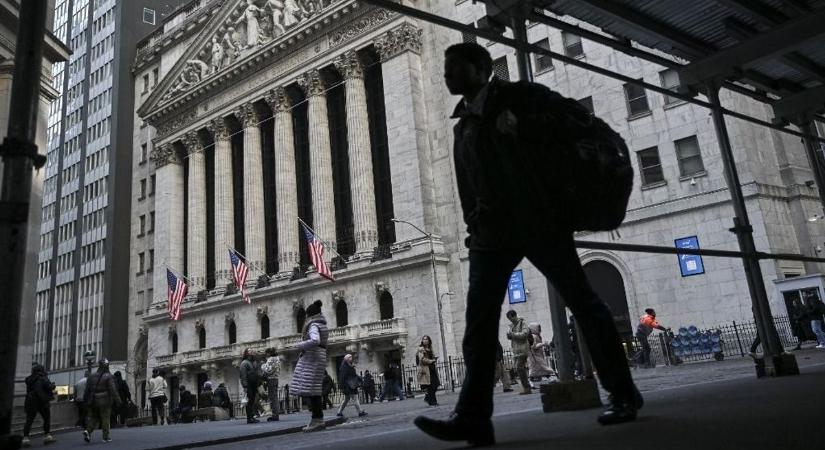 Piacomlás előtti árazást vizionálnak a Wall Street károgói