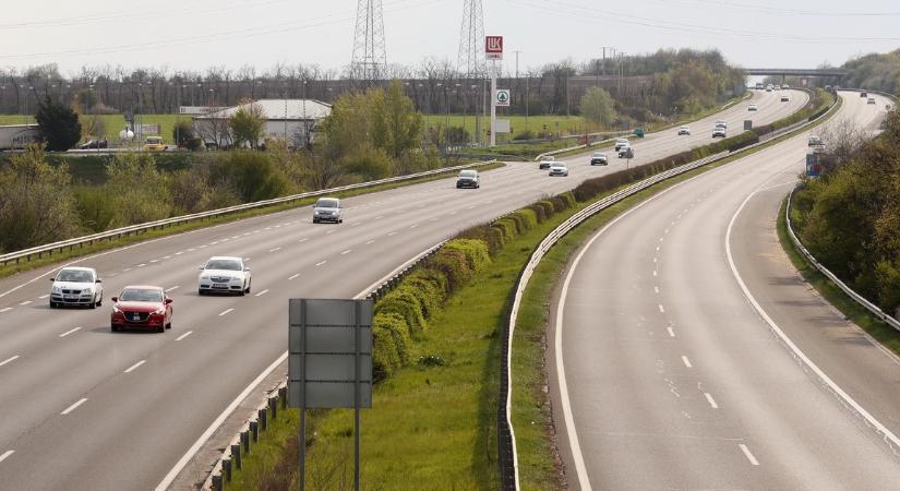 Október végéig kell kijavítania a Strabagnak az használhatatlan M30-as autópályát