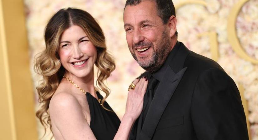 Adam Sandler 50 éves felesége áttetsző estélyibe bújt: a merészen dekoltált ruha fantasztikusan állt Jackie-nek