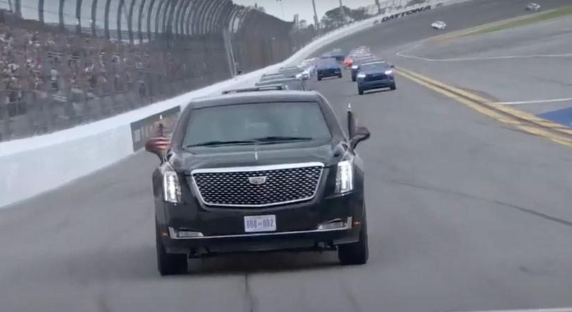 Donald Trump vezette fel a NASCAR mezőnyét az elnöki limóval