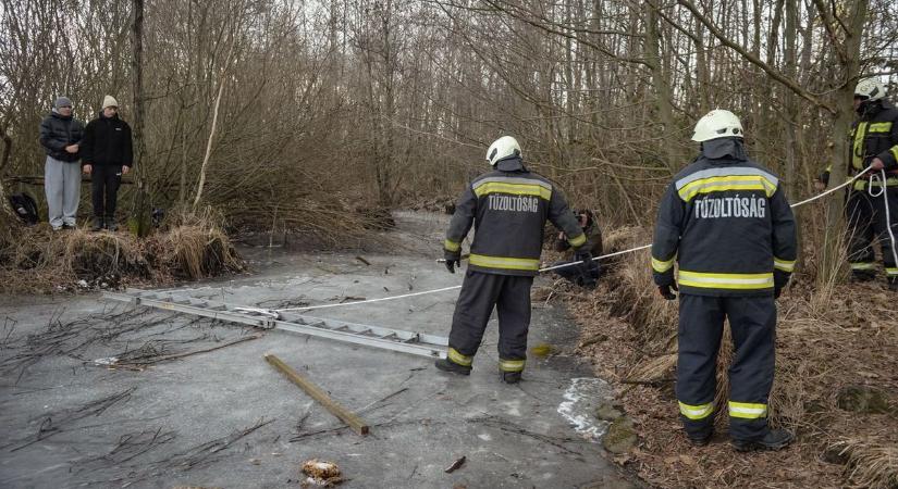 Eltűnt diákokat kellett menteni Sástón - egyikük alatt beszakadt a jég