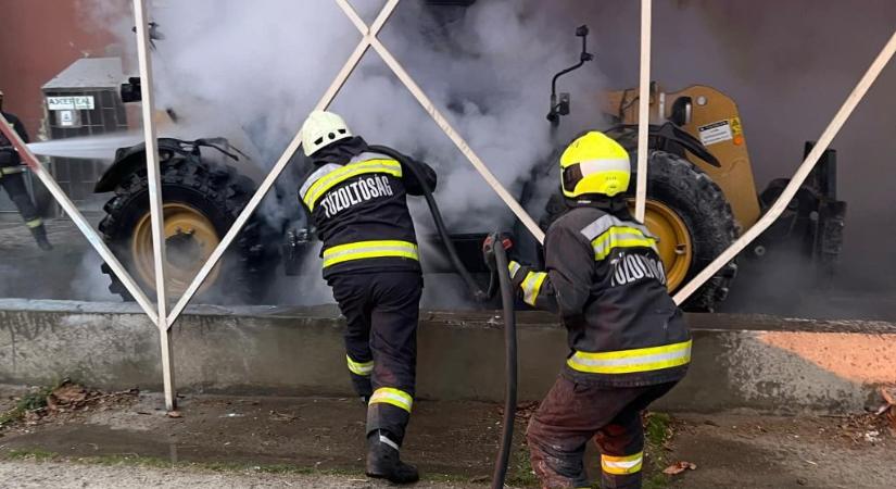 Kigyulladt egy rakodógép Nagykanizsán