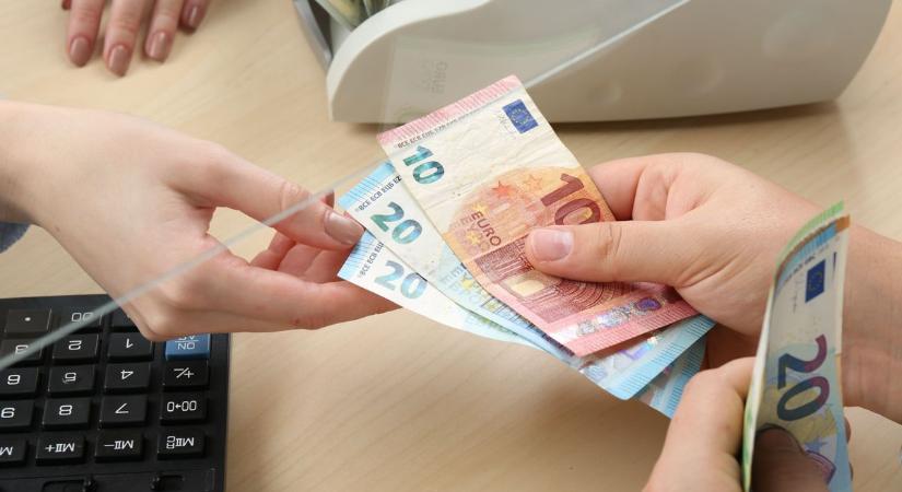 400 forint alá kerülhet az euró