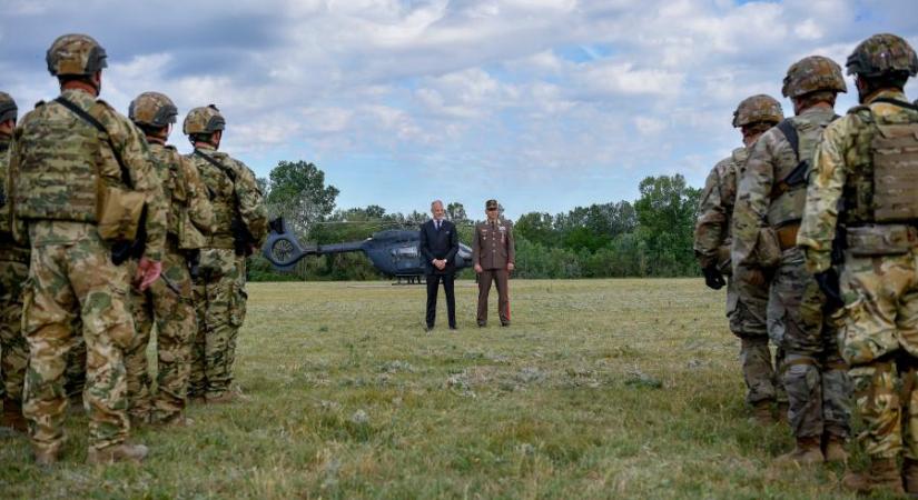 Ruszin-Szendi Romulusz élő televíziós vitára hívja a honvédelmi minisztert