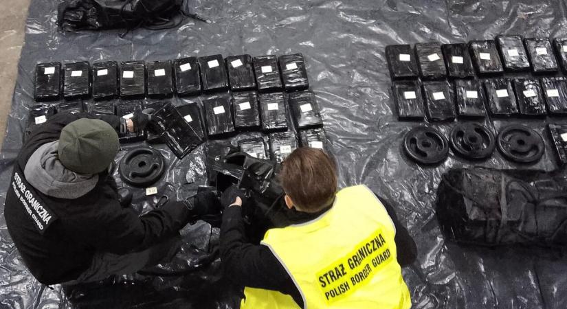 Óriási mennyiségű kokain lapult a Balti-tenger fenekén – videó